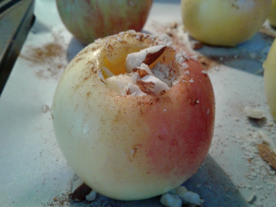 Baked apple with almonds and dried fruit