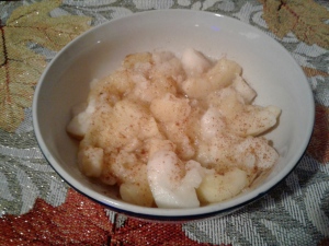 Bowl of stewed apples with a sprinkling of cinnamon